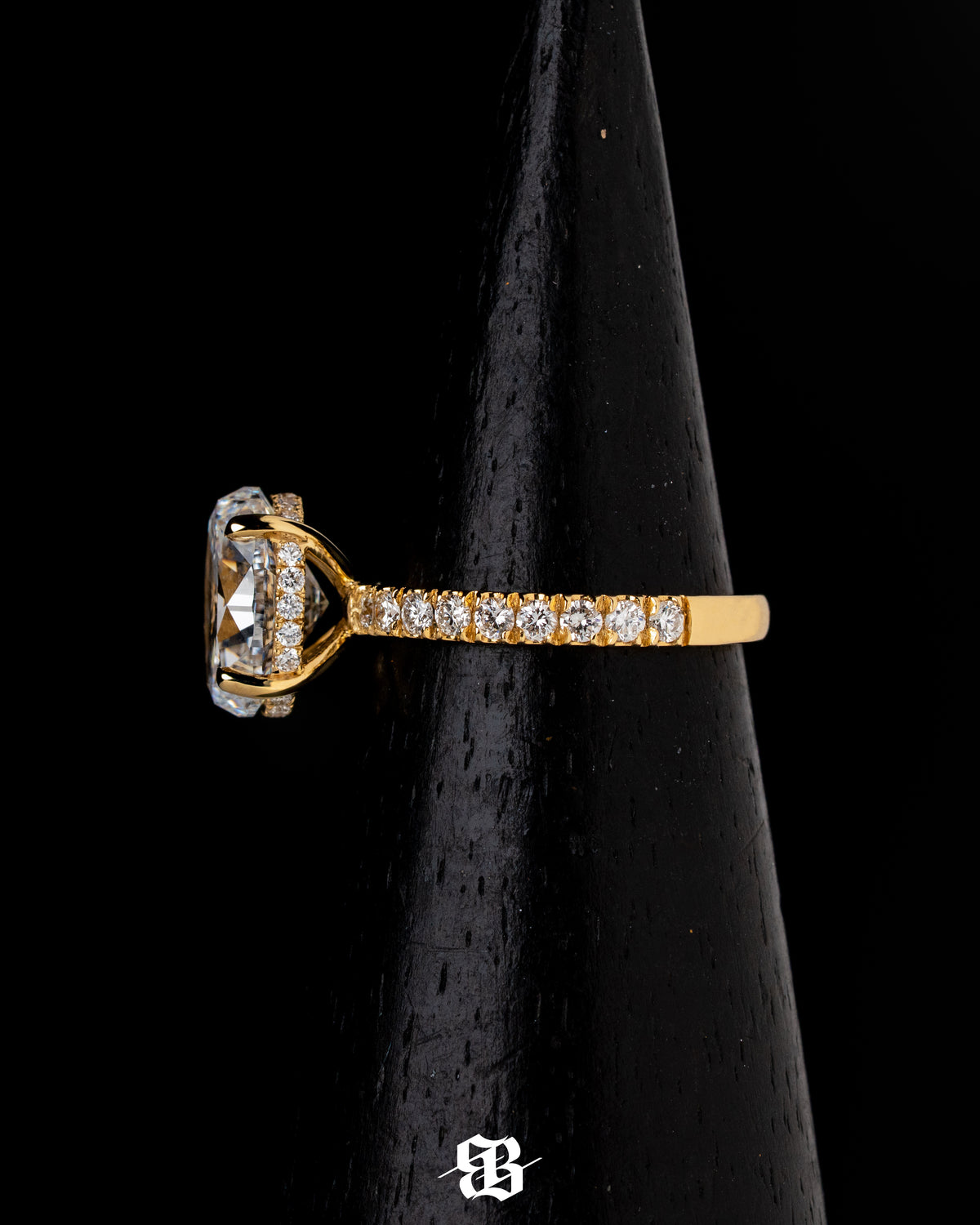 Oval Engagement Ring